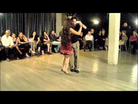 Video thumbnail for Carlitos Espinoza y Diana Avello bailan milonga