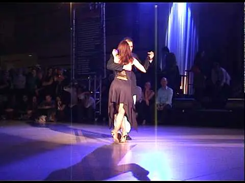 Video thumbnail for GONZALO ROBINSON Y MANUELA PARMENTOLA "Chique" Pugliese - Stadsbal 2010