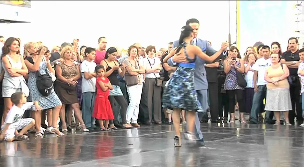 Video thumbnail for Verano en la Ciudad: exhibición de los bailarines Pedro Ochoa y Natalia Almada