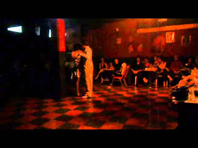 Video thumbnail for Jessie Barahona y Rainier Pereira en Teatro Bar de Valencia 3/3
