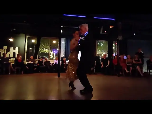 Video thumbnail for Paula Franciotti & Orlando Scarpelli - 2/4 - orq-Pedro Laurenz (Abandono)