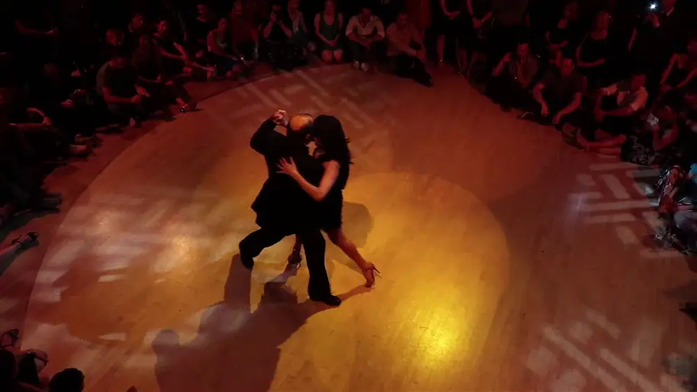 Video thumbnail for Nick Jones e Cruz Artemisa - Que Tiempo Aquel de Ayer