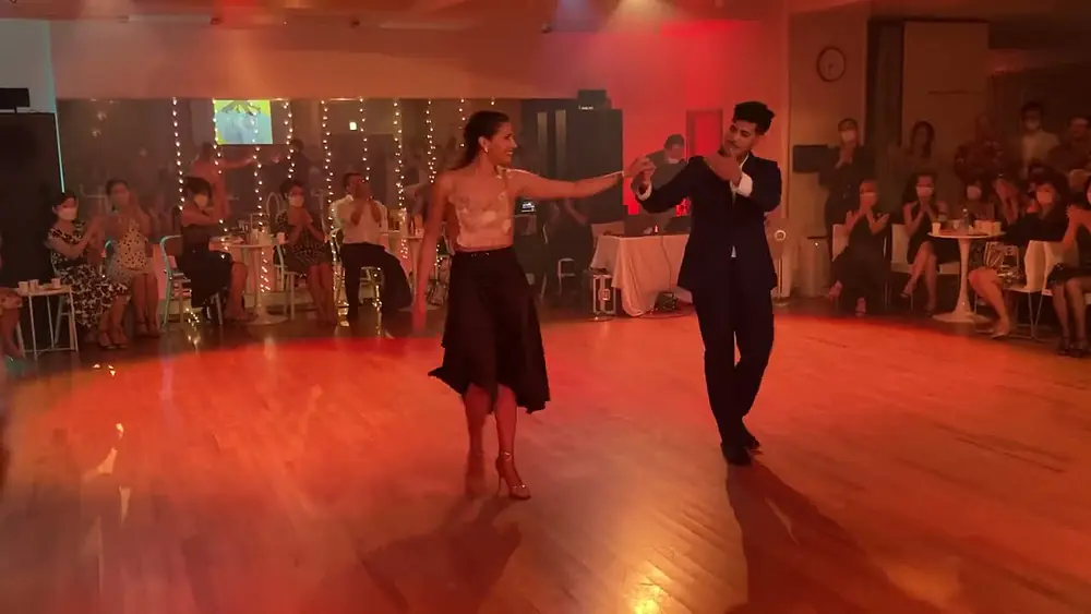 Video thumbnail for Paula Tejeda & Lucas Carrizo - Milonga Para Una Armonica (Bel Tango)