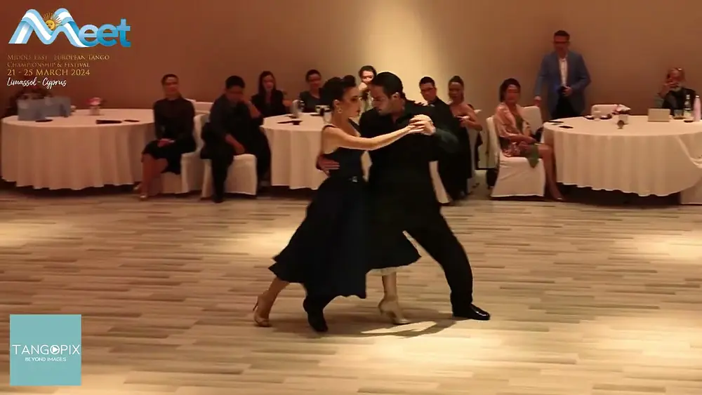 Video thumbnail for Juan Malizia & Manuela Rossi dance Claudio Garcés - Esmoquin