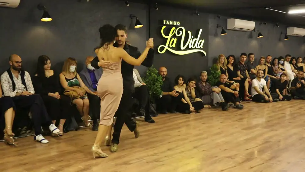 Video thumbnail for Mert Moran & Dilara Zorlu 1/4  Pedro Laurenz - Todo  Tango La Vida Golden Nights
