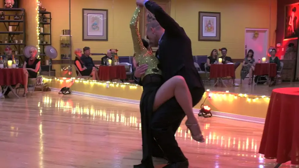 Video thumbnail for Guillermina Quiroga and Mariano Logiudice at Milonga Brava 2/2