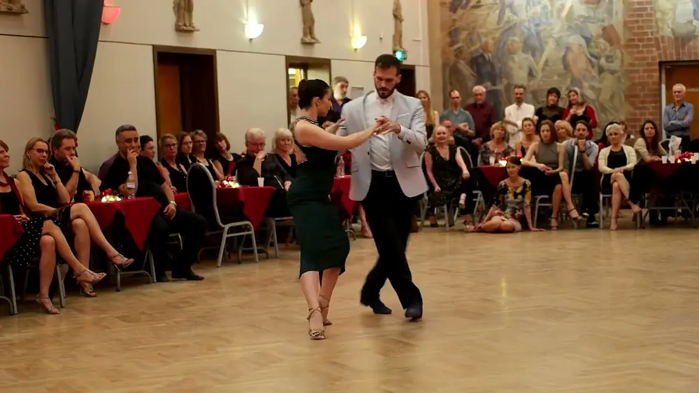 Video thumbnail for Panagiotis Triantafyllou y Rita Caldas dance Juan D'Arienzo's No mientas