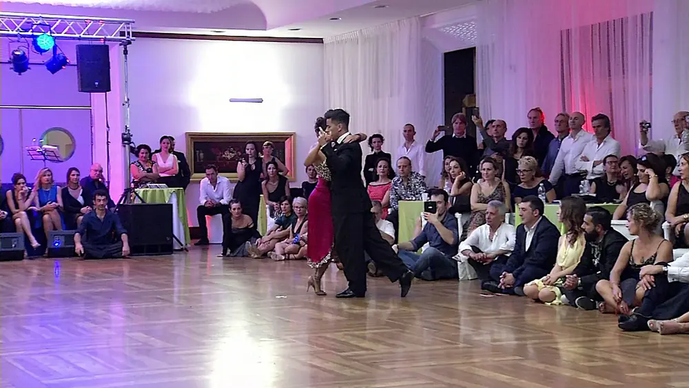 Video thumbnail for Sebastian Achaval  Roxana Suarez  6°Bari Tango Congress 1/4