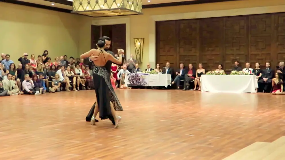 Video thumbnail for Javier Rodriguez y Moira Castellano interpretan Café Domínguez