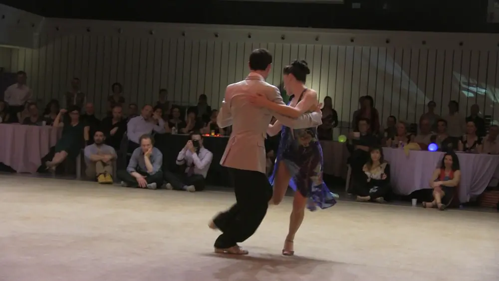 Video thumbnail for Marcelo Ramer et Selva Mastroti dansent  la milonga