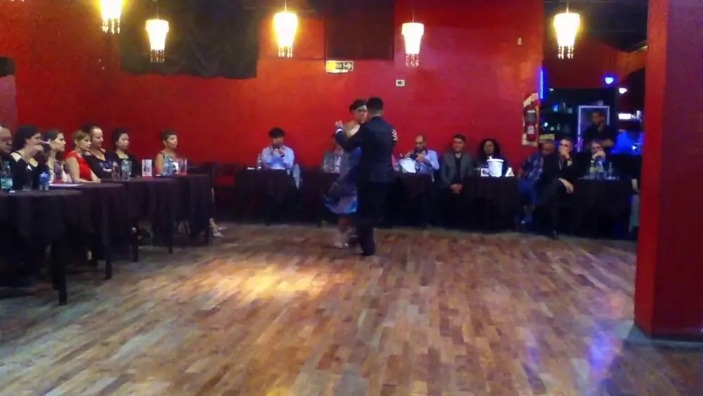 Video thumbnail for Bailaron Roxana Suárez & Sebastian Achaval, en Milonga de los domingos. Part.1 - 13/03/16