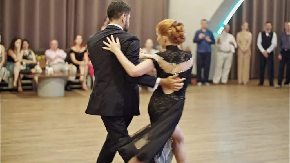 Video thumbnail for Sebastian Jimenez and Joana Gomes - El nene del Abasto by Juan D'Arienzo. 3/4