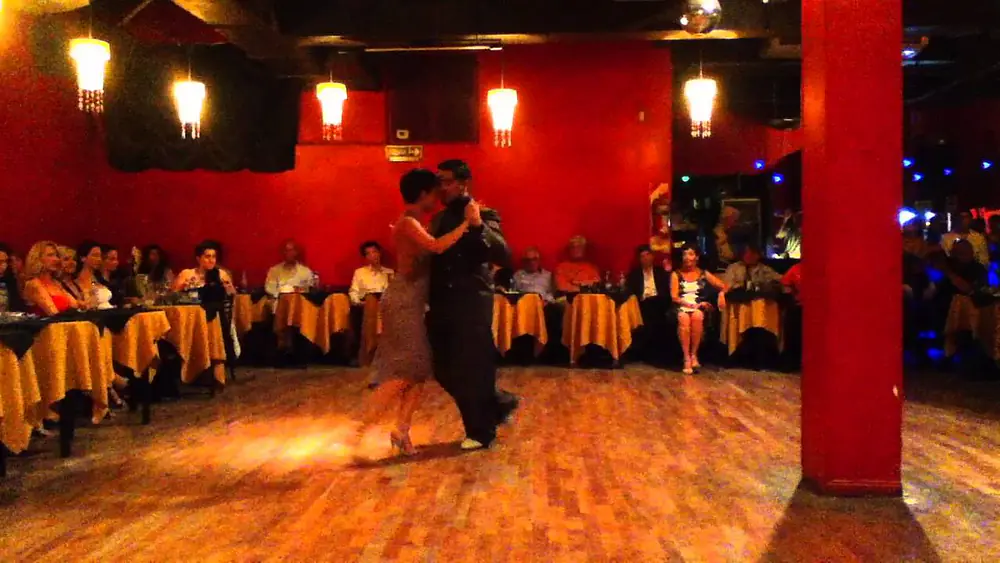 Video thumbnail for Bailaron Luciana Arregui & Andres Laza Moreno, en la milonga El Beso Part.3 - 28/12/14