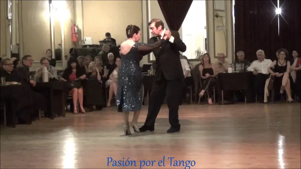 Video thumbnail for STELLA BAEZ y ERNESTO BALMACEDA Bailando el Tango MANDRIA en YIRA YIRA MILONGA