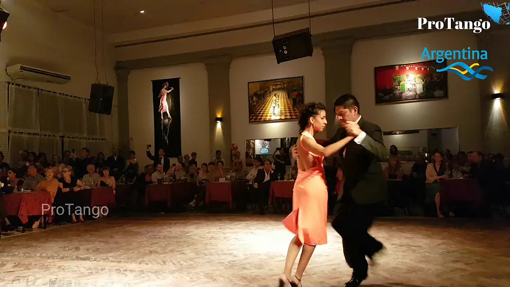 Video thumbnail for Bailando tango con orquesta en vivo, Verónica Rue y Pablo Daniel Martinez