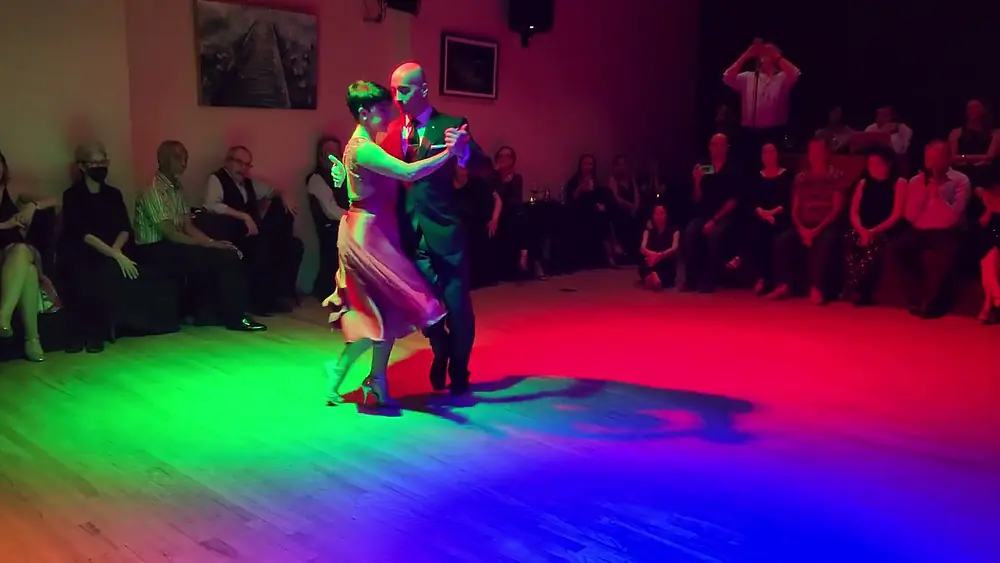 Video thumbnail for Argentine tango: Adriana Salgado & Orlando Reyes - Una Lagrima