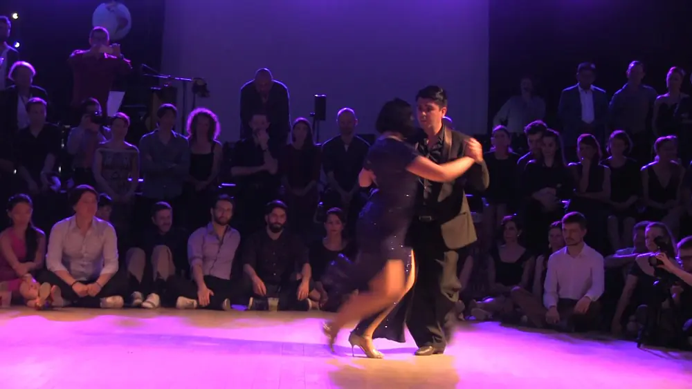 Video thumbnail for Ariadna Naveira et Fernando Sanchez dansent sur le tango Nochero Soy