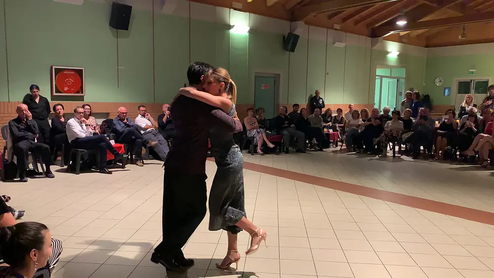 Video thumbnail for Esibizione di Eloy Souto y Soledad Larretapia al Milongòn al Fienile di Viareggio - 01 giugno 2019