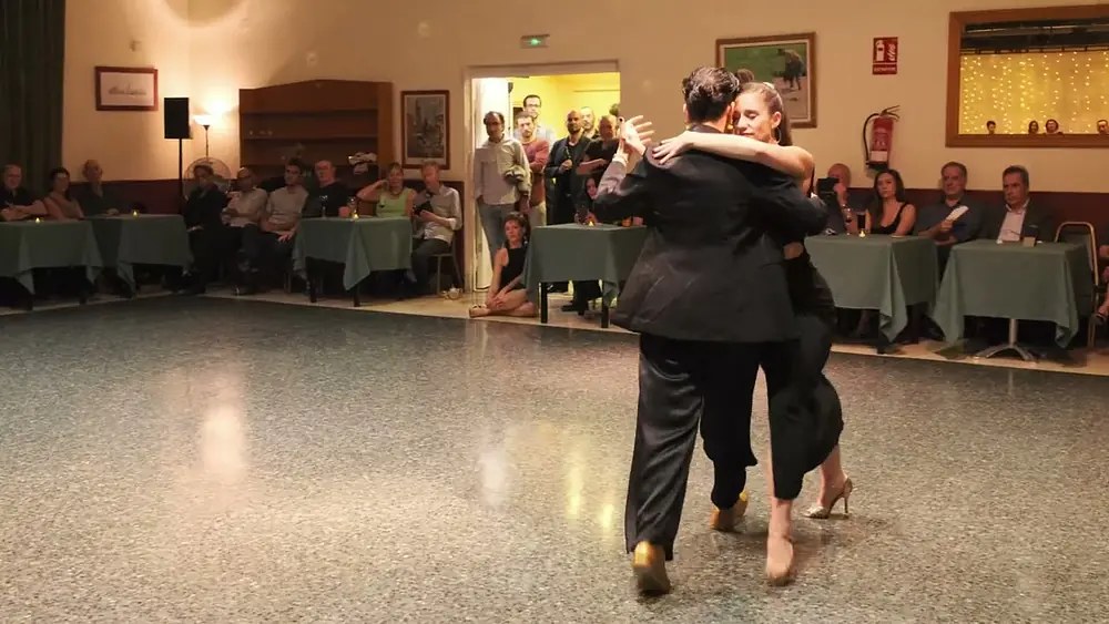 Video thumbnail for Manuel Marce & Mariana Lopez Cattini #improvisació Milonga Casa València, Octubre 2024