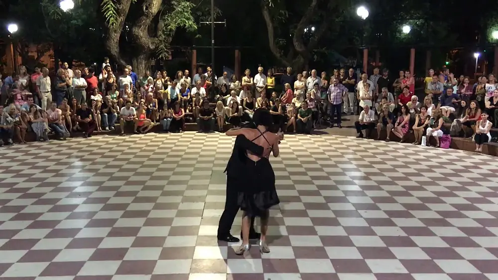 Video thumbnail for VIRGINIA VASCONI Y JULIO BALMACEDA EN LA MILONGA CALLEJERA DE LA PLAZA DE MARTINEZ