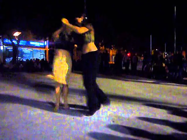 Video thumbnail for Natasha Lewinger & Iahara Stolarsky - Milonga Callejera "Todos por la inclusión en el Tango"