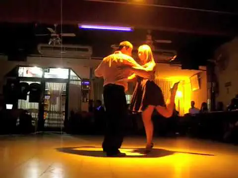 Video thumbnail for Daniele Calà & Graziella Pulvirenti bailando otro tango en Milonga 10 (Buenos Aires)