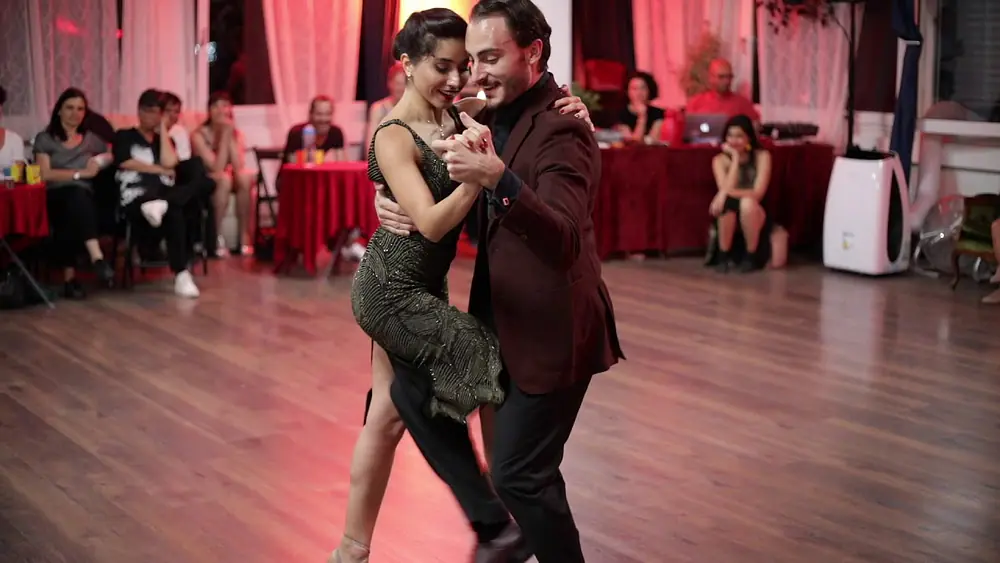 Video thumbnail for Lorena Tarantino & Gianpiero Galdi at Le Fleuve Tango, 11.07.2019. Show 1