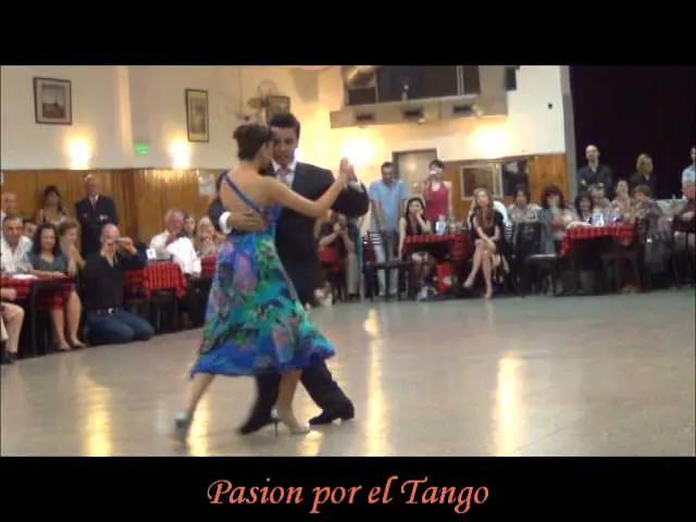 Video thumbnail for ROXANA SUAREZ & SEBASTIAN ACHAVAL bailando UNA NOCHE DE GARUFA en la MILONGA LA BALDOSA