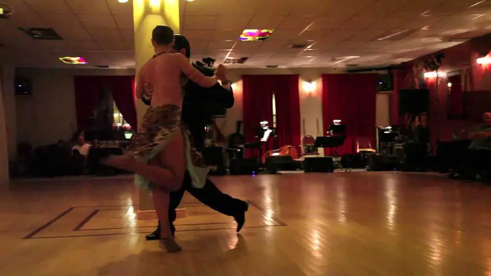 Video thumbnail for Julio Altez et Laura Legazcue, "Derecho viego" (tango), 18 août 2013.