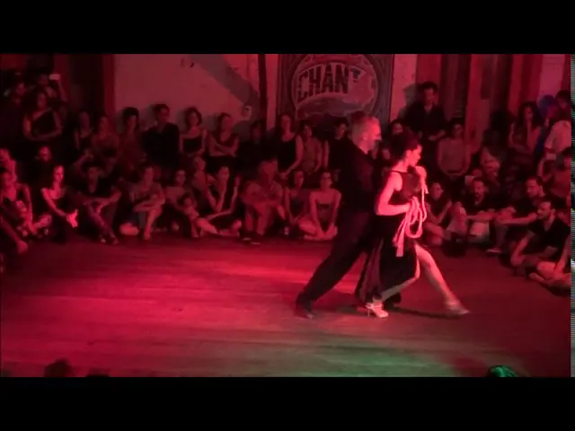 Video thumbnail for HUGO MASTROLORENZO & AGUSTINA VIGNAU Bailan en MILONGA CHANTA 4   "Amarrados " 1/4