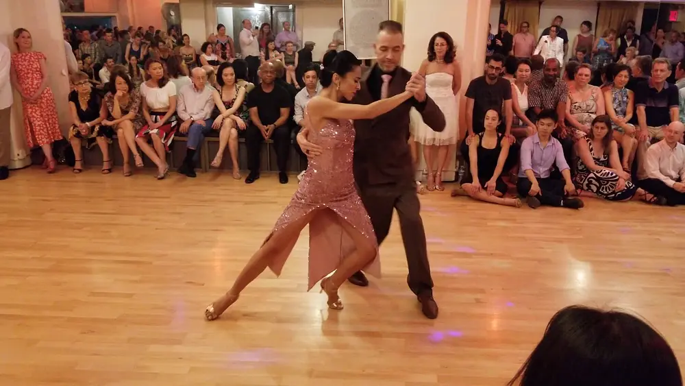 Video thumbnail for Argentine tango: Paula Duarte & Michael Nadtochi - Uno