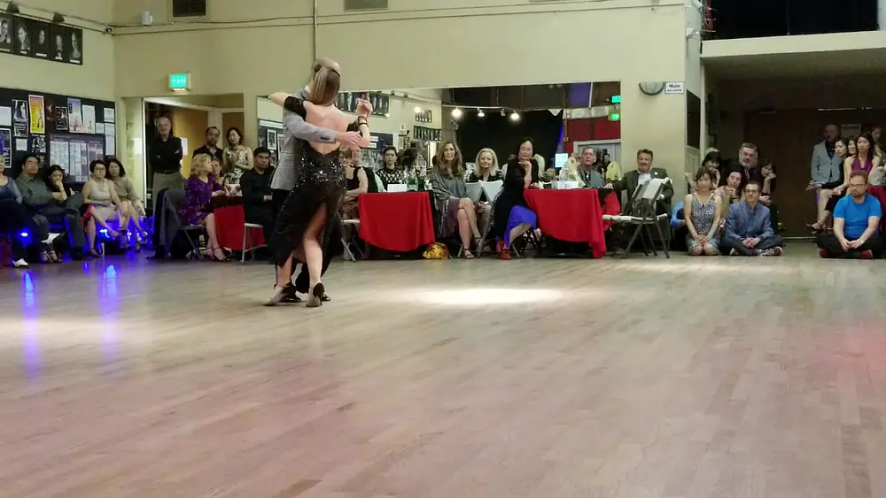 Video thumbnail for Lorena González & Gastón Camejo at La milonga de Nora on April 13, 2019 (4 of 4)