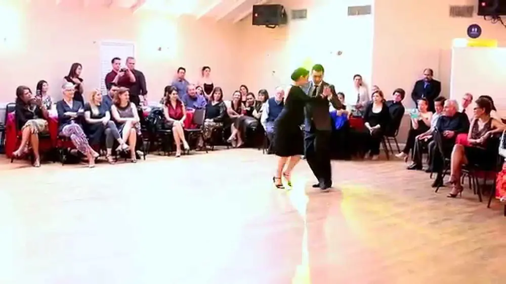 Video thumbnail for Facundo De La Cruz & Paola Sanz - Viejo Porton @ Milonga Querida