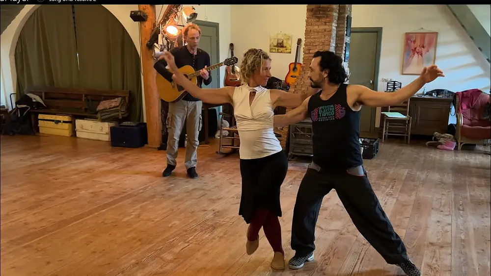 Video thumbnail for Ezequiel Sanucci & Lydia Müller - Neotango dance with live song of Jeroen Marcelis