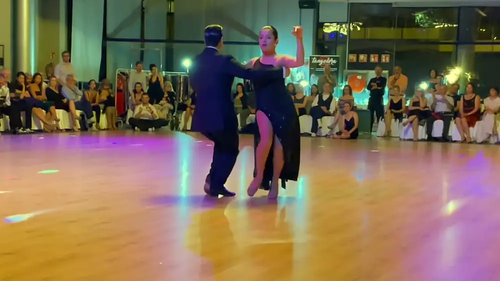 Video thumbnail for Facundo Piñero y Vanesa Villalba bailan en el Benidorm tango Festival 2023 (1)