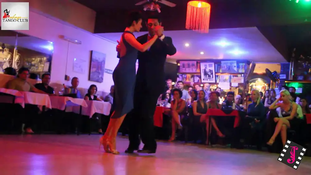 Video thumbnail for AYELEN URRUTIA & MARTIN VICENTE en el Tango Club (Milonga)