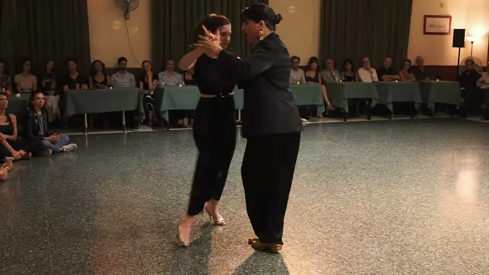 Video thumbnail for Mariana Lopez Cattini & Manuela Marce #improvisació Milonga Casa València, Octubre 2024