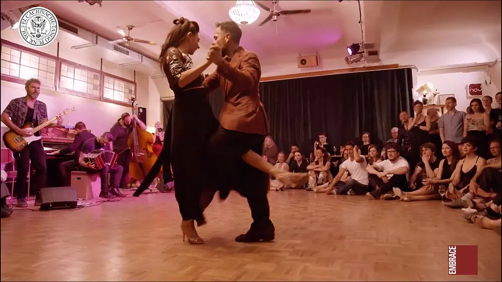 Video thumbnail for Silvana Anfossi and Guille Barrionuevo – Al verla pasar / El Cachivache Tango