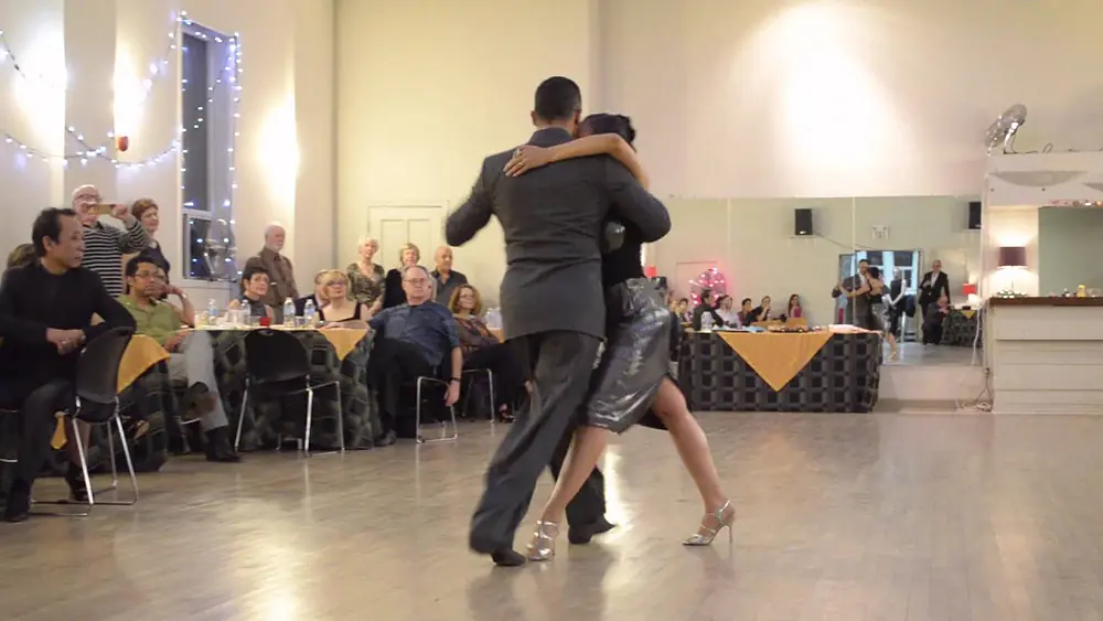 Video thumbnail for Frank Obregon y Jenny Gil bailan la Milonga Reliquias Porteñas en Toronto - Canadá