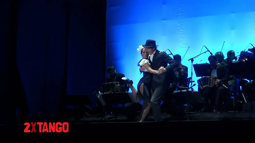 Video thumbnail for Tango Argentino: Silvia Toscano y Gabriel Bordon en el Obelisco Febrero 2011