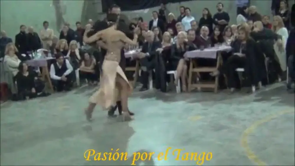 Video thumbnail for LORENA ERMOCIDA y PANCHO MARTINEZ PEY Bailando el Tango TORMENTA en la MILONGA DEL MORAN