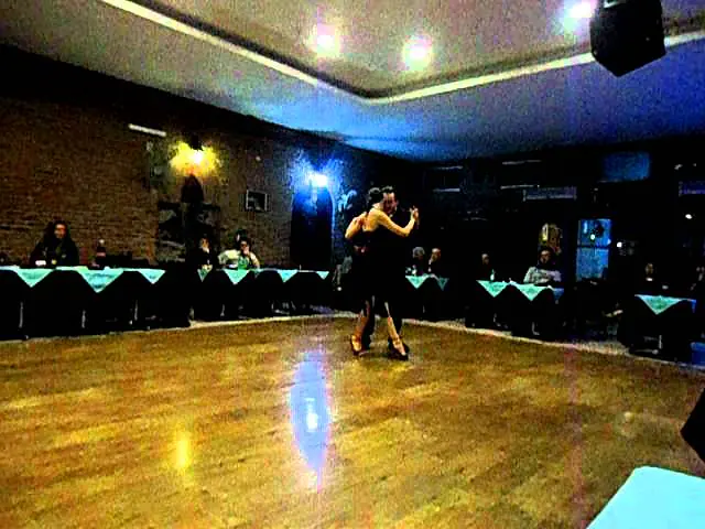 Video thumbnail for Natasha Lewinger y Pancho Martínez Pey bailan en Vieja Viola 6 Jun 2011 (2)