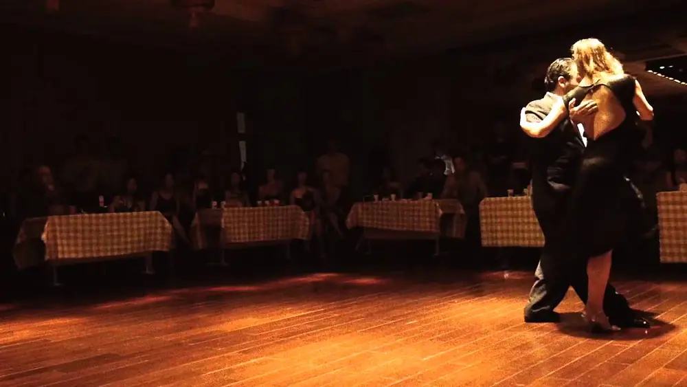 Video thumbnail for 探戈表演Fernando Garera & Silvina Valz_GrandMilonga 1_2015 Beijing