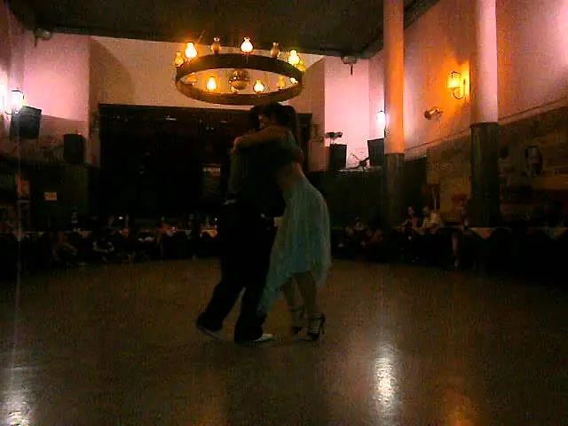 Video thumbnail for Pablo Rodriguez y Natasha Lewinger en El Motivo Tango. 13/8/12