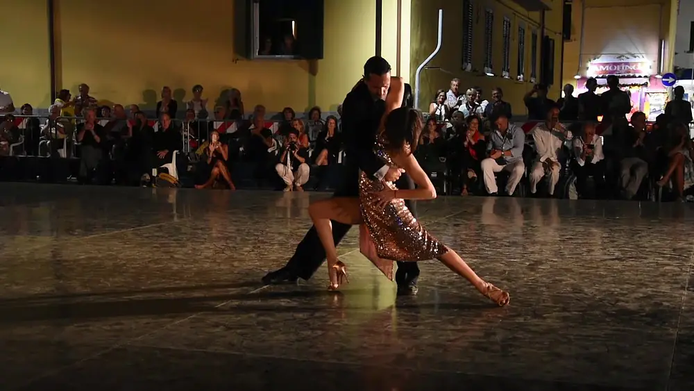 Video thumbnail for Gustavo Rosas. Tango con Gisela Natoli en Elba Tango Festival.Julio 2017.Italia.