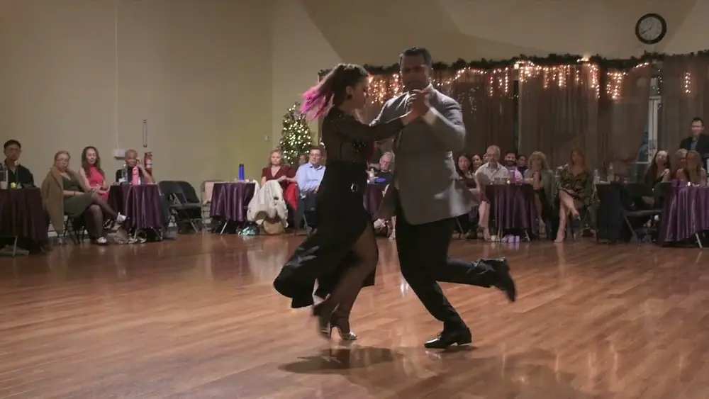 Video thumbnail for Analia Centurión and Tittu Thomas at Milonga Gavito 2/3