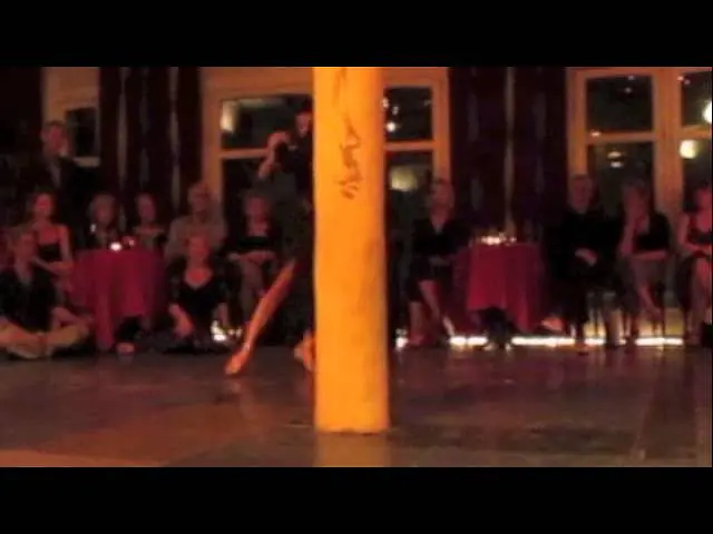 Video thumbnail for Vanessa Fatauros & Damian Rosenthal in Academia de Tango (1) "Sin Palabras" A.Troilo