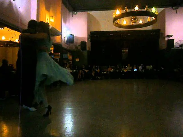 Video thumbnail for Pablo Rodriguez y Natasha Lewinger en El Motivo Tango, 13/8/12