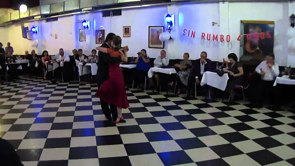 Video thumbnail for Julio Duplaa presenta a Carolina y Francisco Forquera en Sin Rumbo