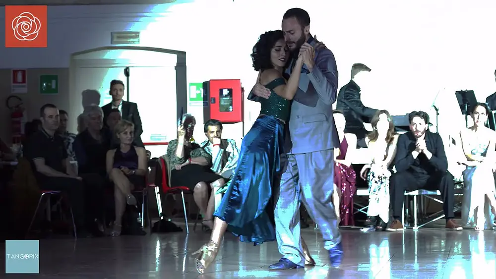 Video thumbnail for Lorena Tarantino & Gianpiero Galdi dance Juan D'Arienzo - Loca by Bandonegro